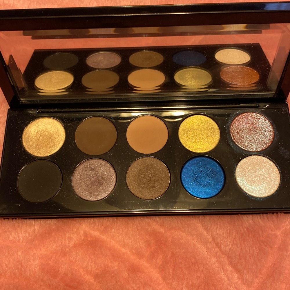 Pat McGrath eyeshadow palette
